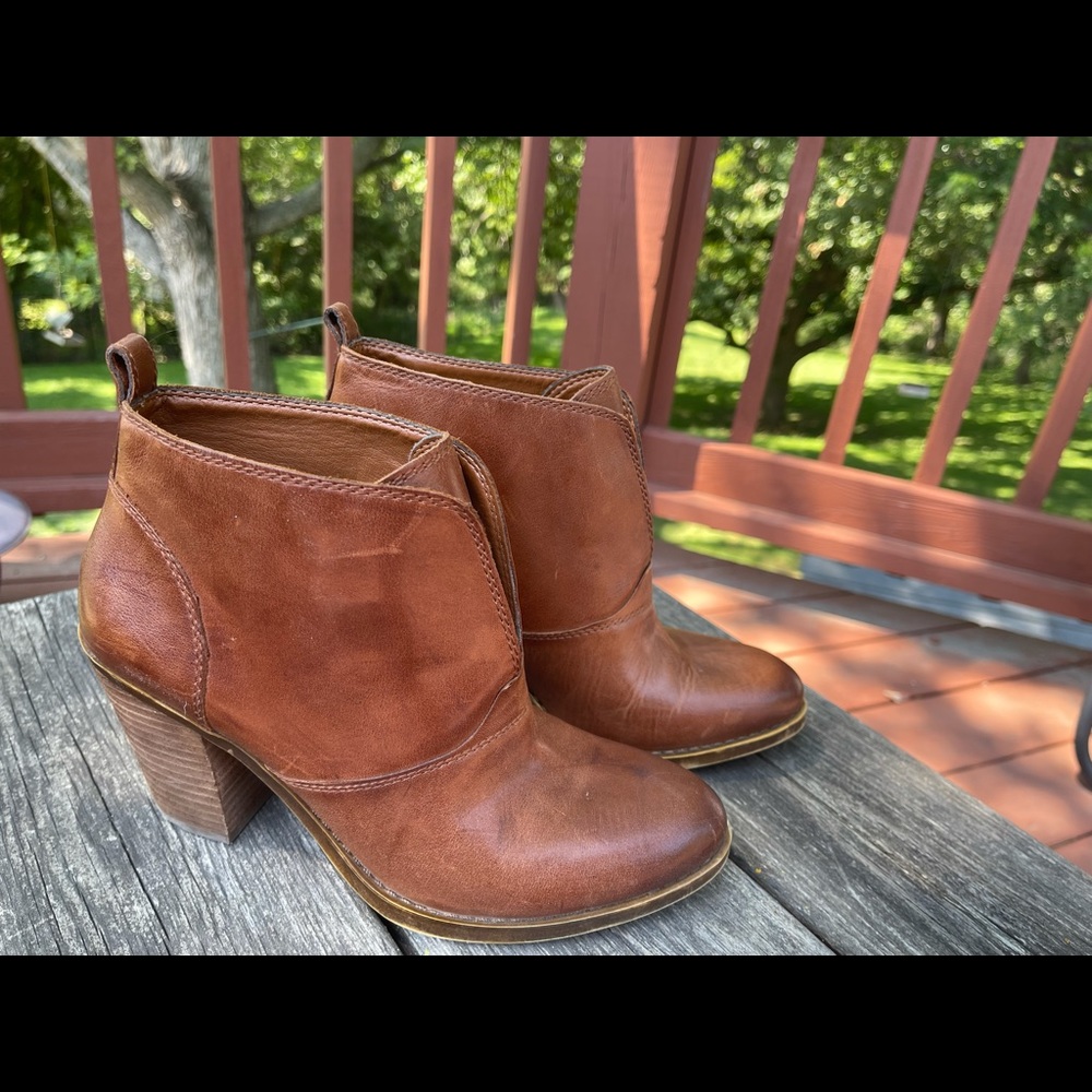 Women’s Lucky Brand Chunky Heel Bootie Chestnut 9